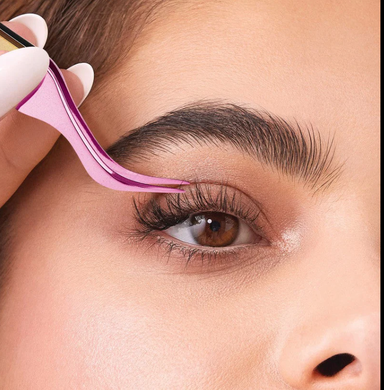 LASH TWEEZERS